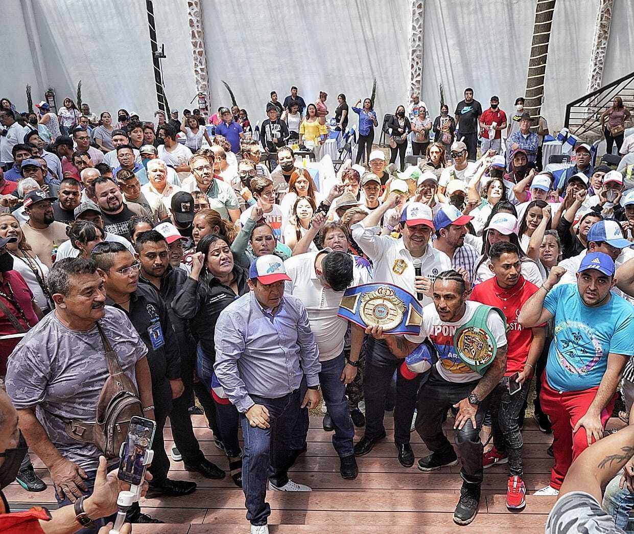 Alcalde de Ecatepec intenta impedir evento del diputado Enrique Vargas
